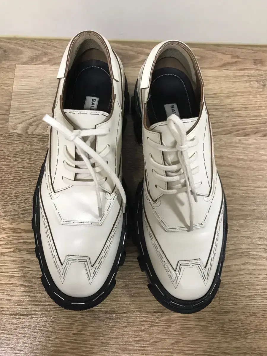 발렌시아가 balenciaga staple derby